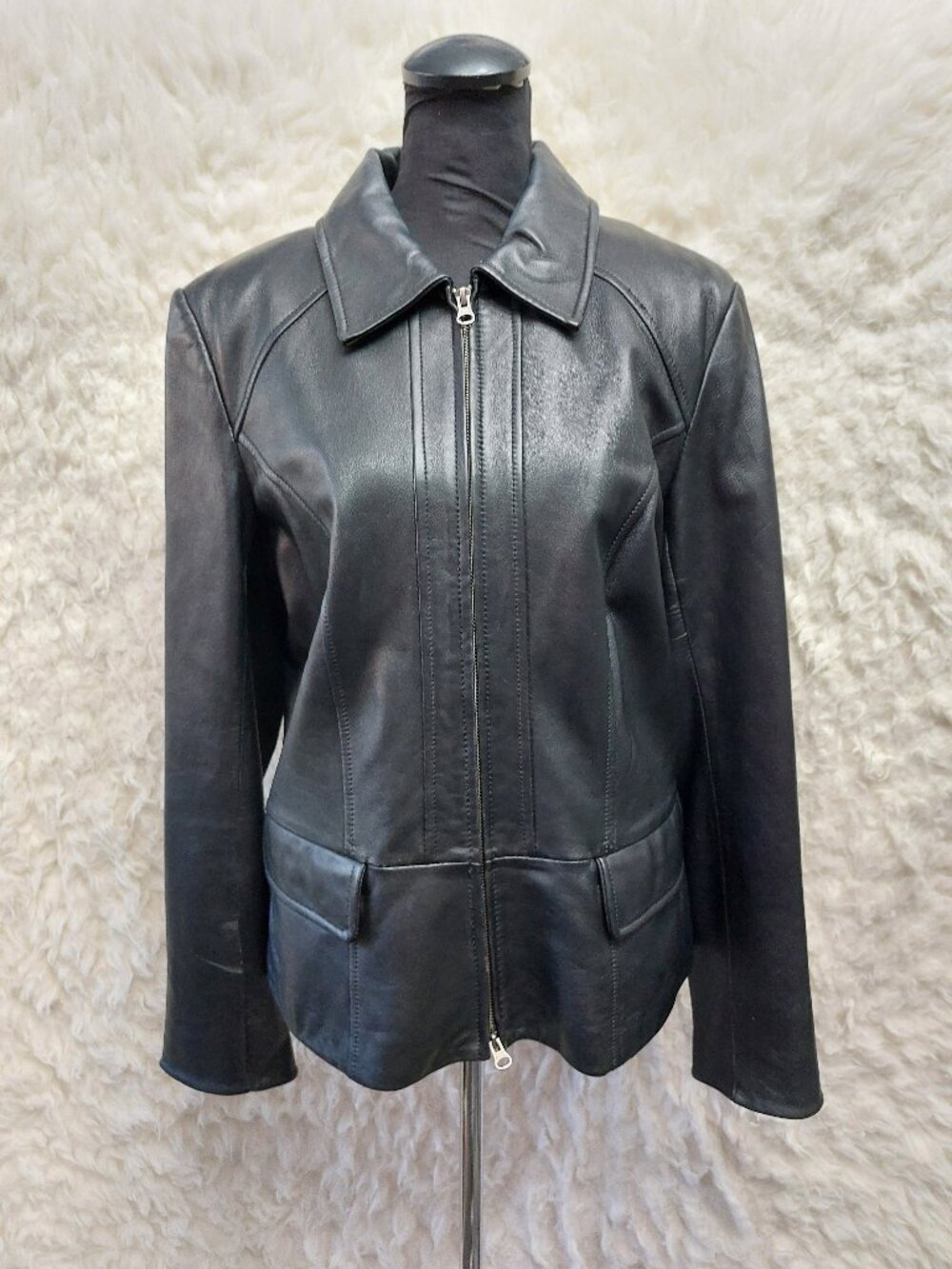 Danier Women's Black Leather Jacket Collar, Front-zip, and Two Front Pockets L